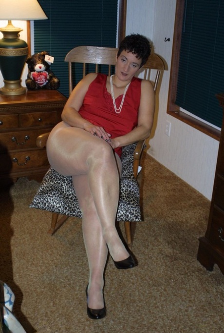 Short haired housewife Reba frees her pierced pussy from shiny pantyhose 11582066