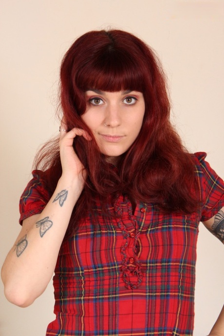 Tattooed redhead Lauretta displays her flexible toes after removing shoes 18195565