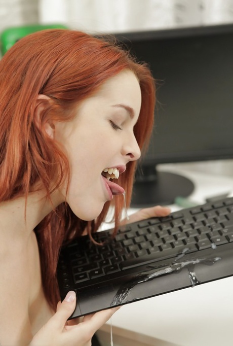 Perverted office secretary Amarna Miller gives head and swallows 88817977